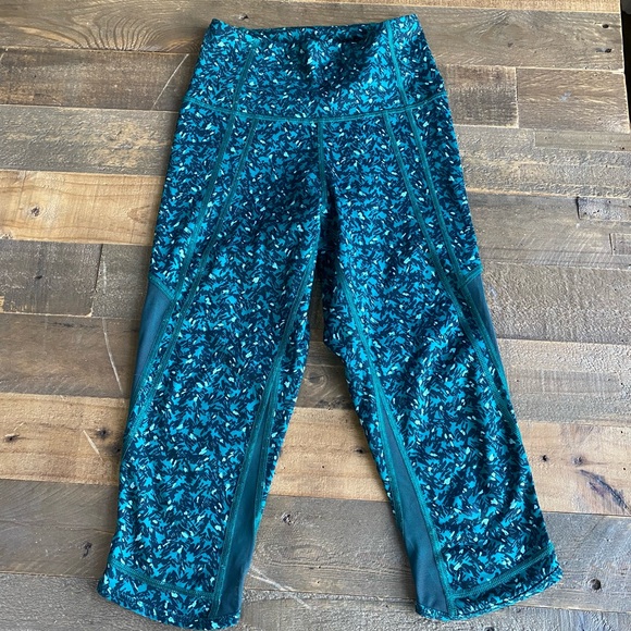 Lululemon Drop it Like it’s Hot Crop Leggings - Picture 5 of 7